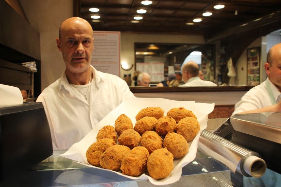 Rome: Food Tour and Wine Tasting in a Traditional Trattoria - Wine pairings that actually help you taste