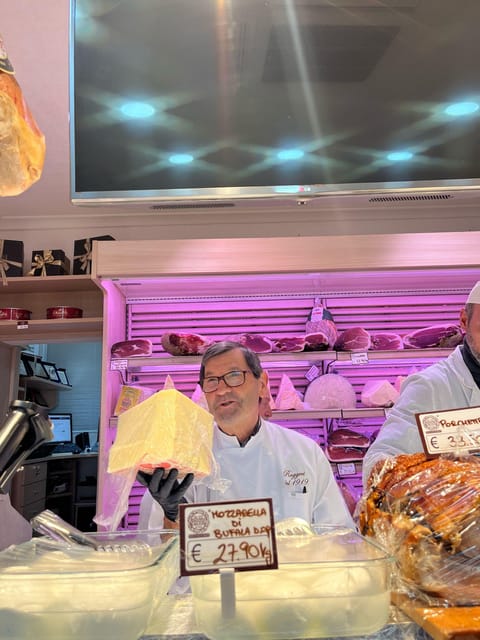 Rome: Food & Wine Tour of Campo de Fiori, Ghetto, Trastevere - Jewish Ghetto groceries and classic Roman fried bites
