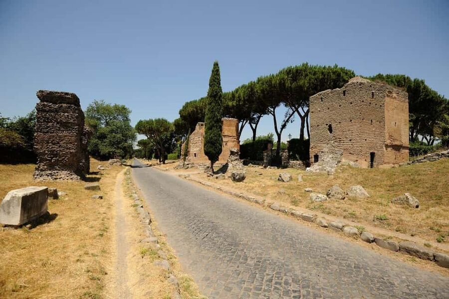 Rome: Guided Catacombs Tour & Capuchin Crypt (Audio Guide) - Where the day starts: Piazza d’Ara Coeli and the transfer rhythm