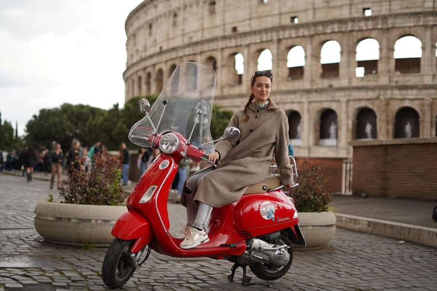 Rome: Guided Vespa Tour with Photo Stops - How The Vespa Tour Works (Passenger Ride, Helmets, and Group Size)
