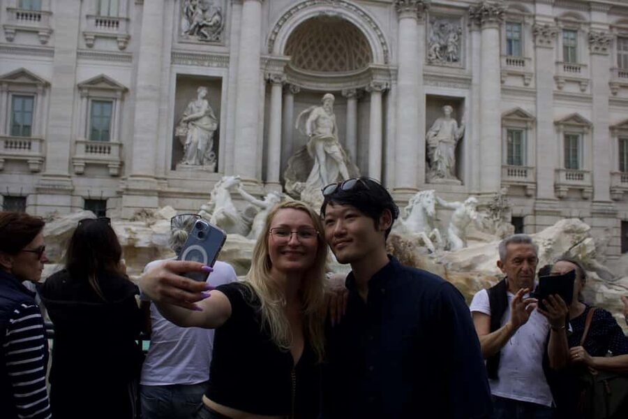 Rome: Guided Walking Tour in English or Spanish - The route timing: fast enough for 2 hours, long enough to matter