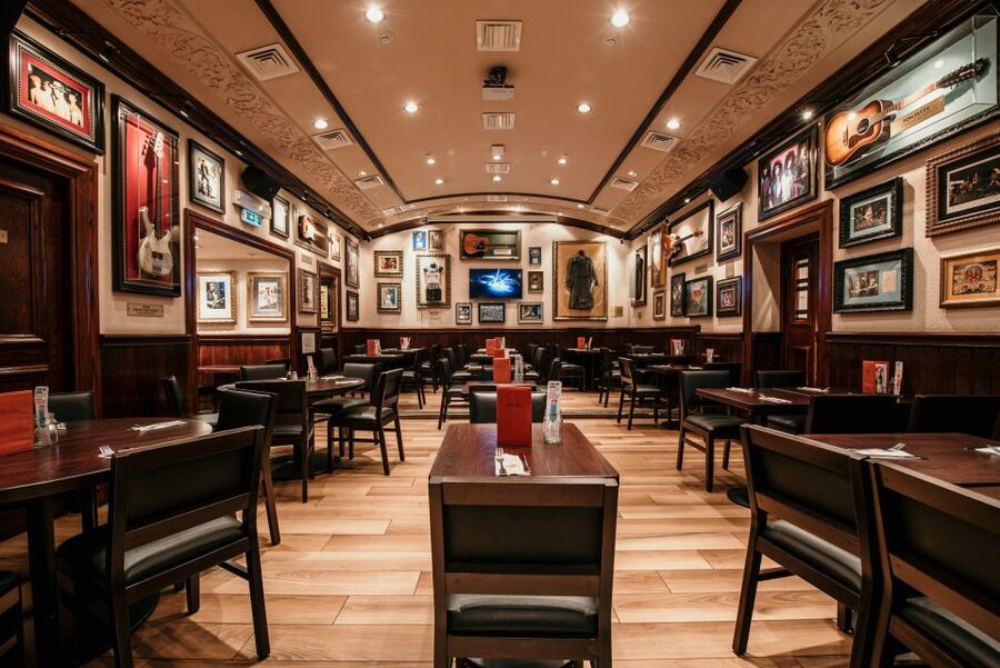 Rome: Hard Rock Cafe Experience - 75 minutes at the table, with rock memorabilia in the background