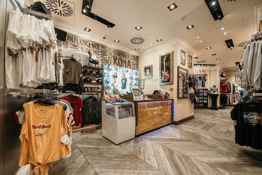 Rome: Hard Rock Cafe Experience - Service pace and the staff factor (names you might hear)