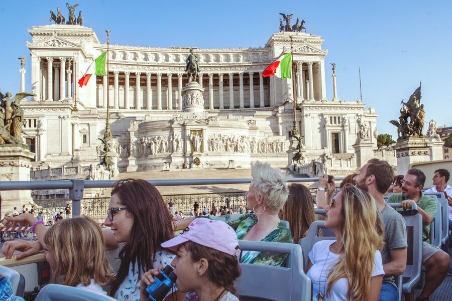 Rome: Hop-On Hop-Off Bus and Optional Cruise Port Transfer - Audio commentary in 7 languages, plus Wi-Fi for the breaks in between