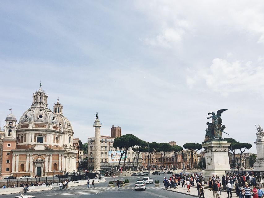 Rome: Immersive Underground and Piazzas Tour - Trevi Fountain as a photo moment, then the water system story continues