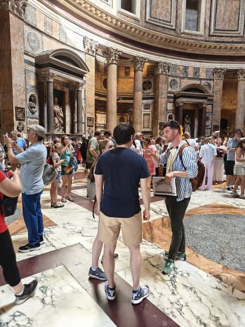 Rome: Pantheon Small-Group Guided Tour with Entry Ticket - Stop at the Pantheon: seeing the architecture in the right order