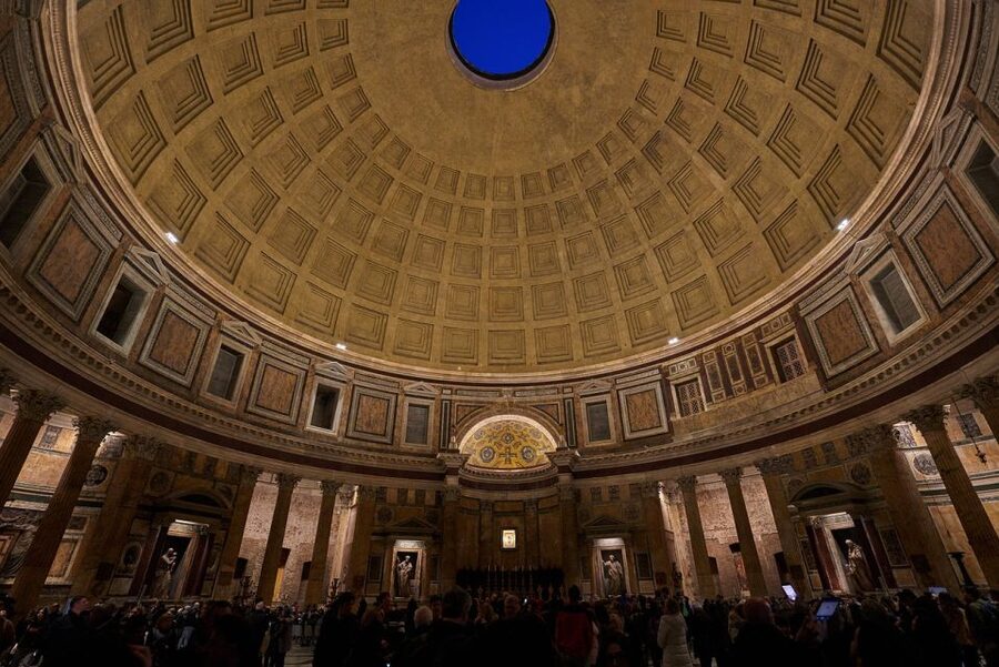 Rome: Pantheon Timeless Marvel Guided Tour with Entry Ticket - Raphael’s tomb and other big names you can actually find