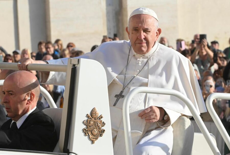 Rome: Papal Audience Experience - The guided walk, headsets, and getting seated near the front