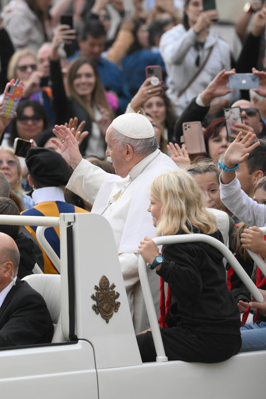 Rome: Papal Audience Experience - Practical matters: what to bring, security reality, and comfort tips