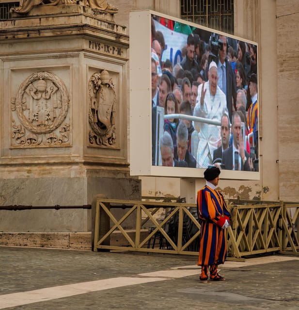 Rome: Papal Audience Tour With Reserved Access - The 7:00 am start, meeting point, and how to avoid missing the tour