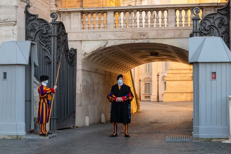 Rome: Papal Audience with Pope Leo IV - Language, Accessibility, and Who Should Book