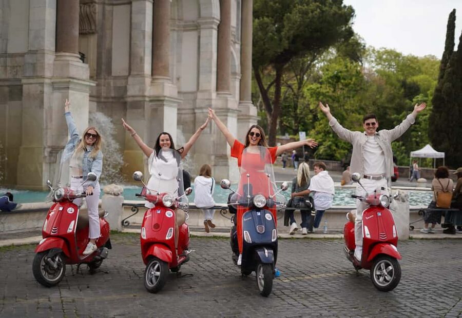 Rome: Photo Tour by Vespa Scooter - Via del Colosseo to the Colosseum: Your First 15 Minutes