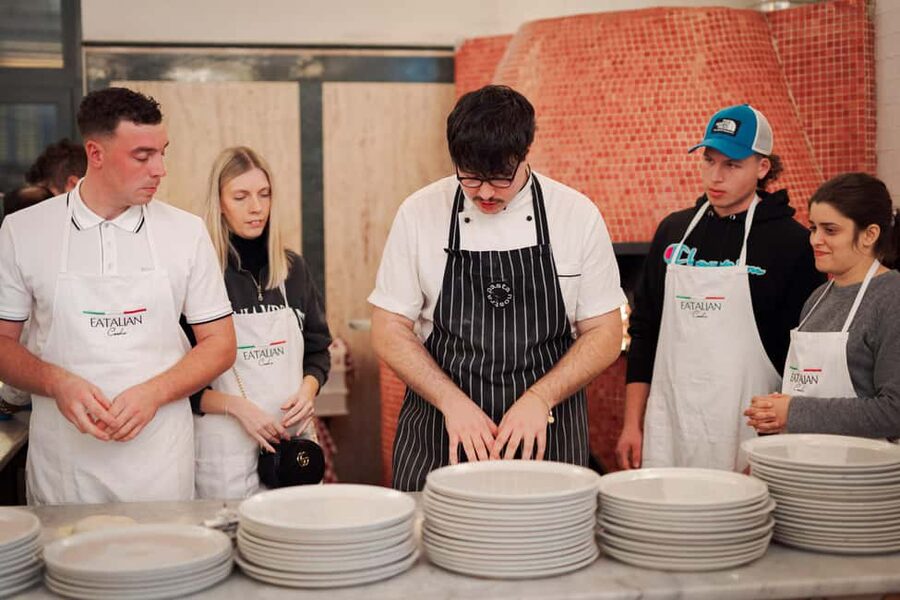 Rome: Pizza and Tiramisu Cooking Class in Piazza Navona - Pizza Dough Workflow: What You Learn Versus What You Eat