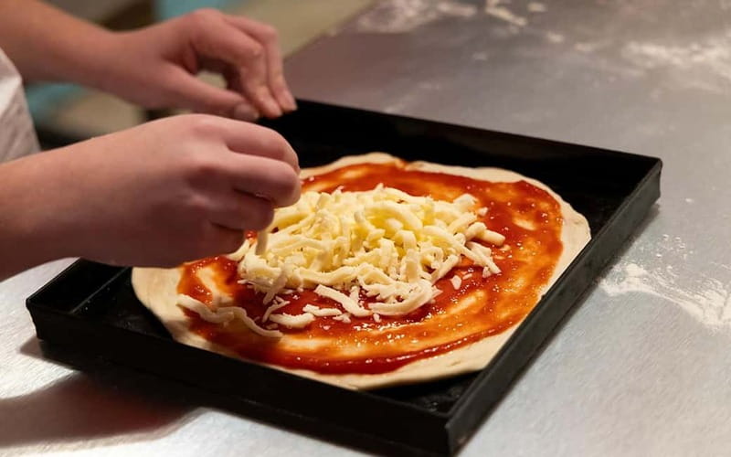 Rome: Pizza and Tiramisù Cooking Class with Glass of Wine - Should you book this pizza and tiramisù class in Rome?
