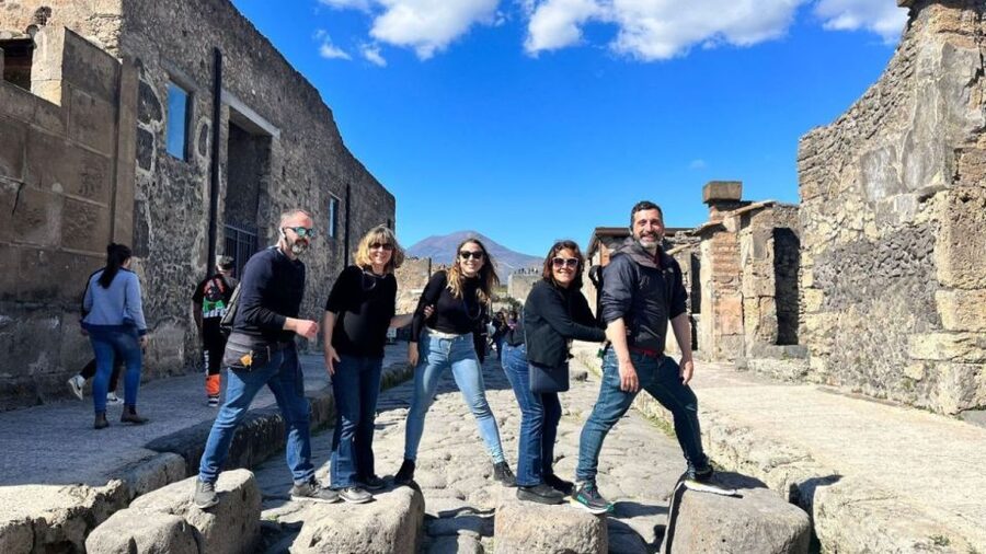 Rome: Pompeii Tour with Wine and Lunch by High Speed Train - The Vineyard Break: Wine Tasting and a Light Farm-to-Table Lunch