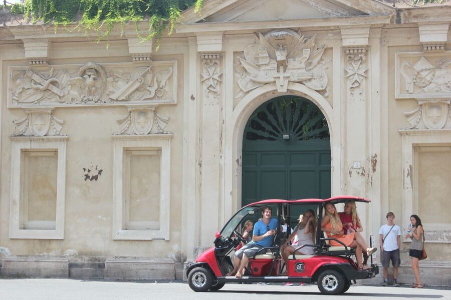 Rome: Private Guided City Highlights Tour by Golf Cart - Your Guide Matters: Tailoring Pace, Questions, and Photo Stops