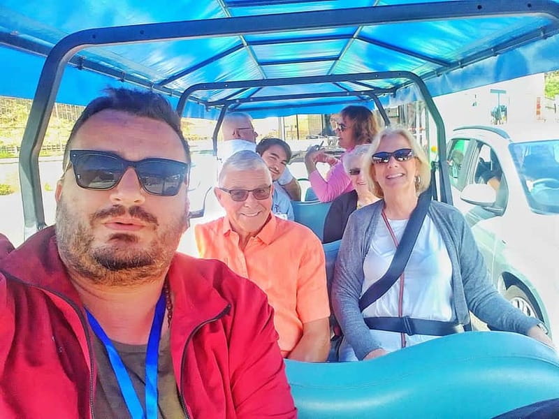 Rome: Private Guided Golf Cart Tour with Gelato or Wine - How the guide shapes your route, from Colosseum photo timing to restaurant picks