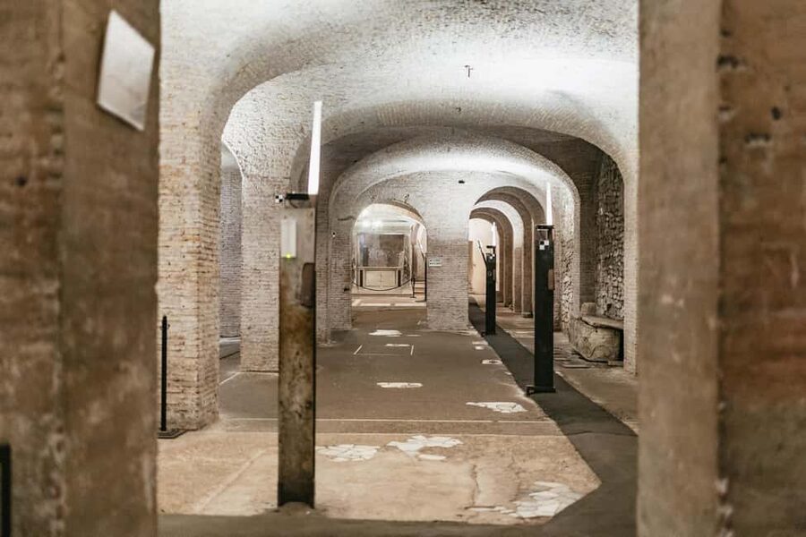 Rome: San Clemente Underground and Basilica Guided Tour - Roman homes and preserved layers: seeing everyday life, not just temples