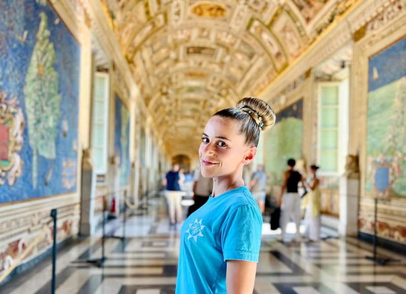 Rome: Sistine Chapel, Vatican Museums and Basilica Tour - Guides, headsets, and the group experience