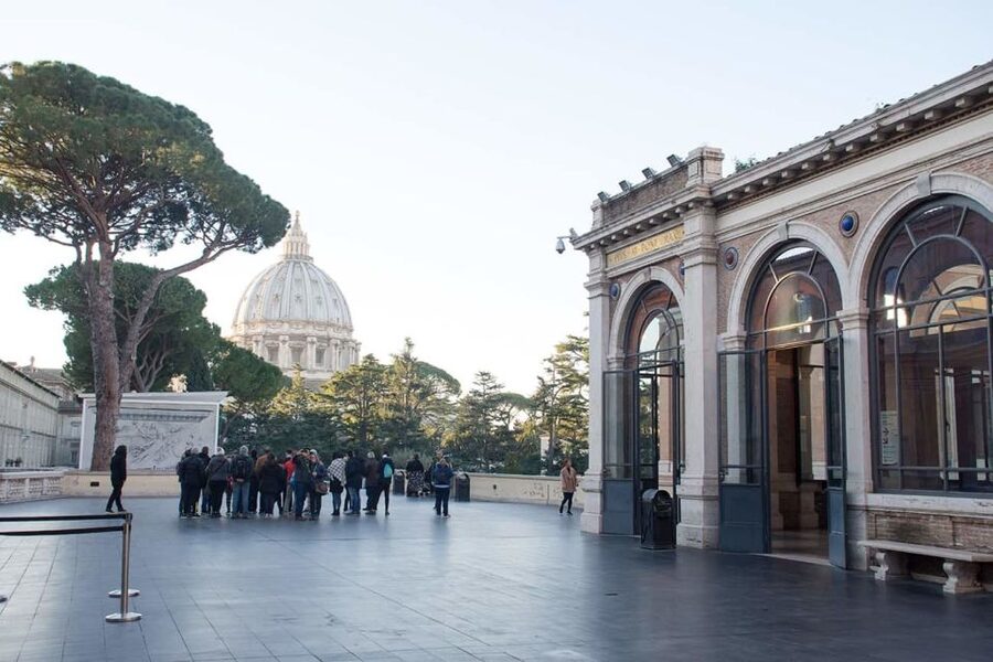 Rome: Skip the line Vatican Museums & Sistine Chapel Tour - Skip-the-Line Entry, Security Reality, and Where You’ll Meet