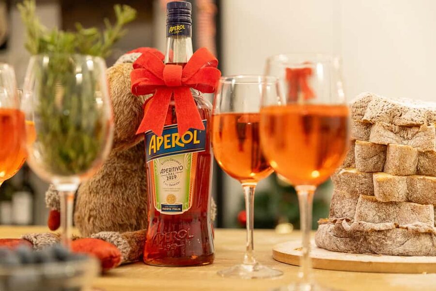 Rome: Spritz & Spaghetti Cooking Class - Inside a Roman kitchen that starts with an Aperol spritz