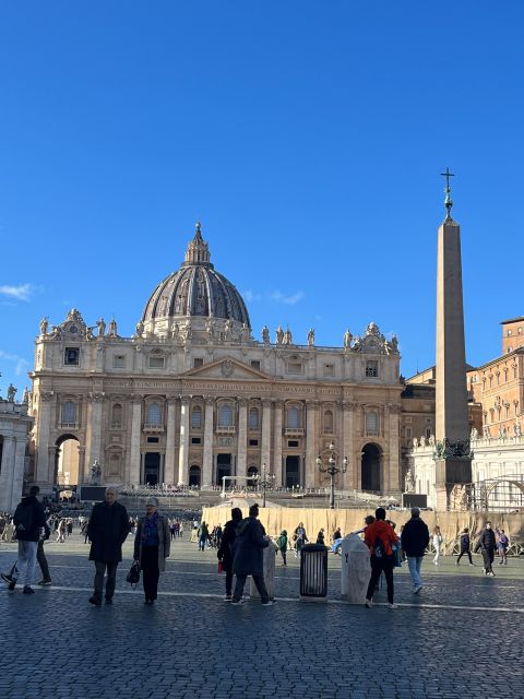 Rome: St. Peter's Basilica and Papal Grottoes Guided Tour - Security lines you cannot dodge, and how the guide helps