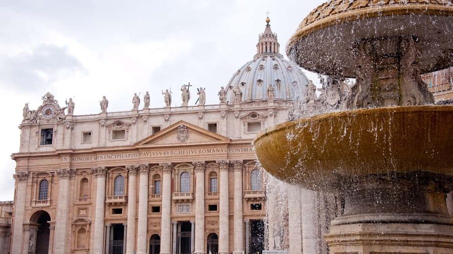 Rome: St. Peter's Basilica and Vatican Grottoes Guided Tour - St. Peter’s Square to the Basilica Interior: How the Tour Keeps You Oriented
