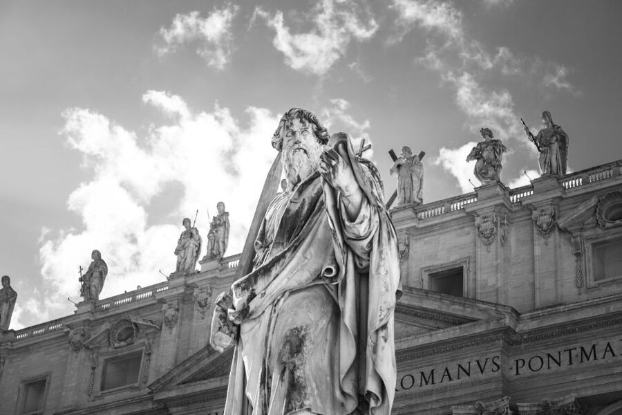 Rome: St. Peter’s Basilica Tour with Vatican Grottoes - Down in the Vatican Grottoes: St. Peter’s tomb and nearly 90 popes