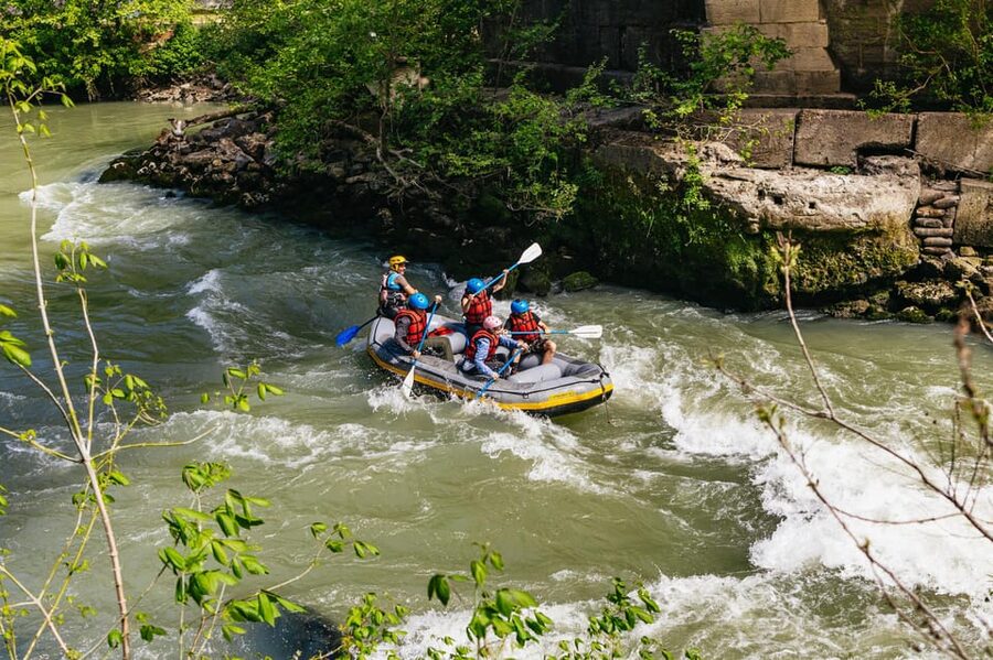 Rome: Tiber River Urban Rafting Tour with Roman Pizza - Meeting Under Porta del Popolo and Getting Your Gear
