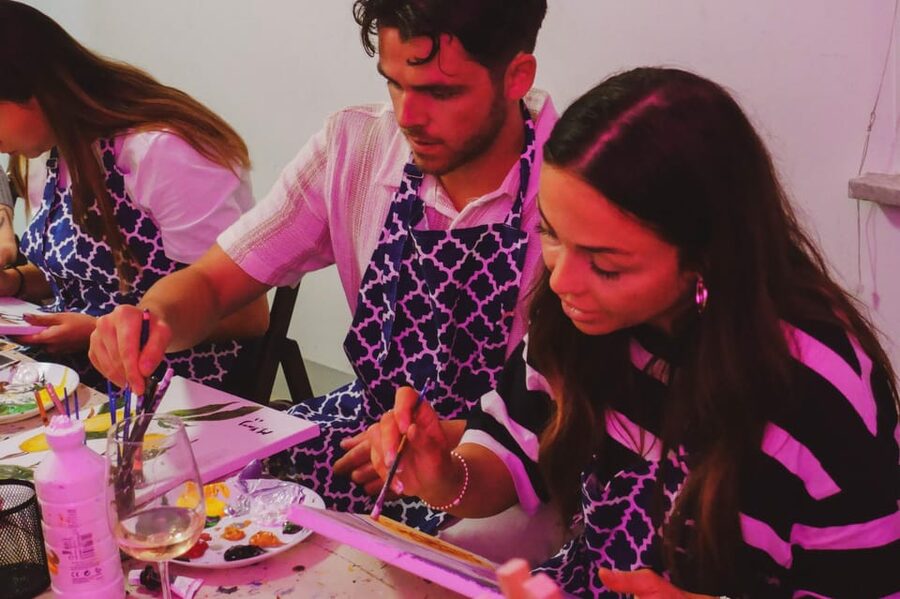 Rome: Tipsy Painting Class with Fine Wine and Arts - Key Things That Make This Painting Class Worth Your Evening