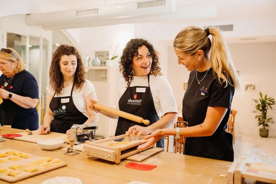 Rome: Traditional Pasta Making Class with Wine & Gelato - Trastevere Pasta Class With Prosecco and the Real Roman Rhythm