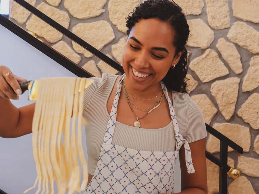 Rome: Traditional Pasta, Spritz & Tiramisu Cooking Class - Choosing carbonara or cacio e pepe: the Roman sauce lesson