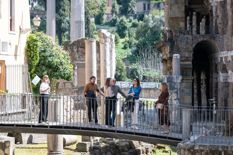Rome: Trastevere & Campo de Fiori Street Food Walking Tour - Trastevere street food stops: pizza, snacks, and the local pace