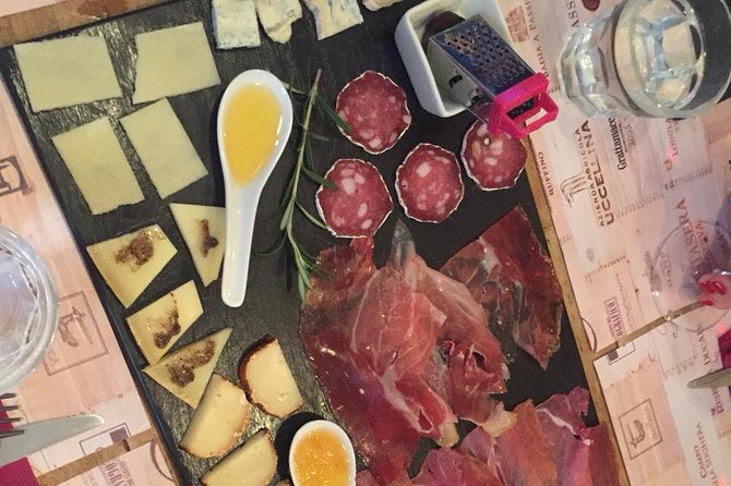 Rome: Trastevere Food tour with Free-Flowing Fine Wine - Pizza wine choices: how the tour handles both red and white