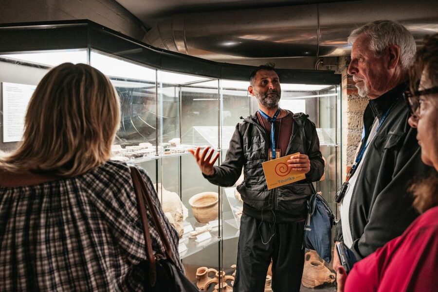 Rome: Trevi Fountain and Underground Guided Tour - Weather, crowd control, and why the underground often steals the show