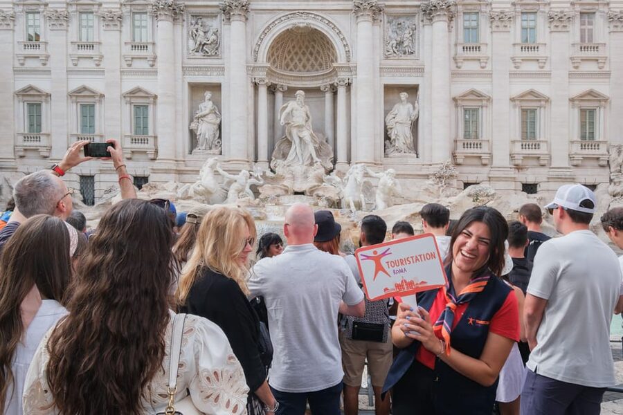 Rome: Trevi Fountain District Underground Domus Guided Tour - Meeting at Vicolo del Puttarello, 25, and Getting Oriented Fast
