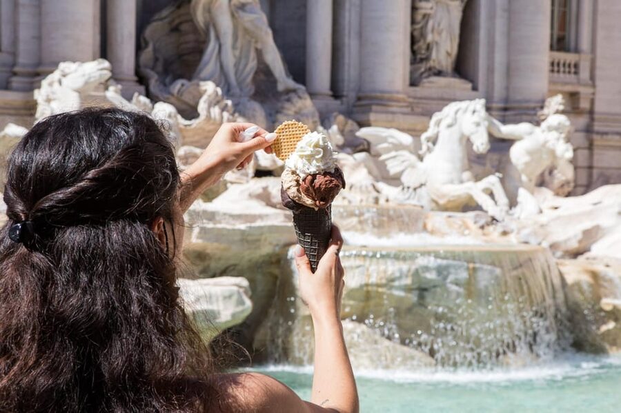 Rome: Trevi Fountain District Underground Tour and Ice Cream - Meeting point and timing: how the hour is structured