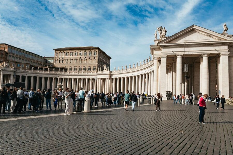 Rome: Trionfale and Prati Food and Wine Tasting Tour - Stroll toward Prati: a more local Vatican-area feel