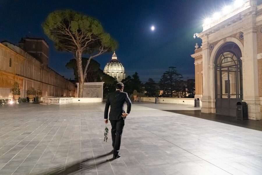 Rome: Turning the Lights on at the Vatican Museums - Entering the museums through 24 connected spaces with Gianni Crea