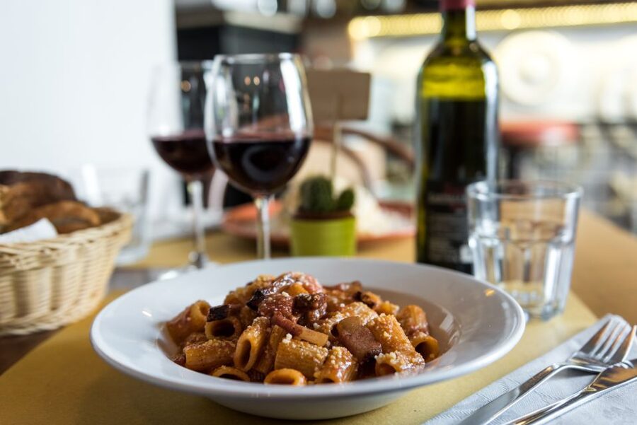 Rome: Twilight Trastevere Food Tour with Wine Tasting - The core meal: Da Enzo al 29 and why skip-the-line counts