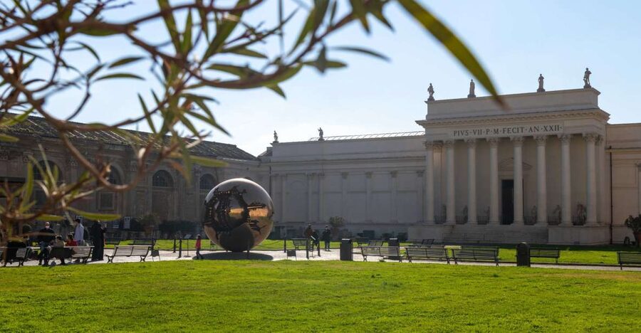 Rome: Vatican Museums, Sistine Chapel, and Basilica Tour - Pine Cone Courtyard and the Pigna Fountain: A Great Start Marker