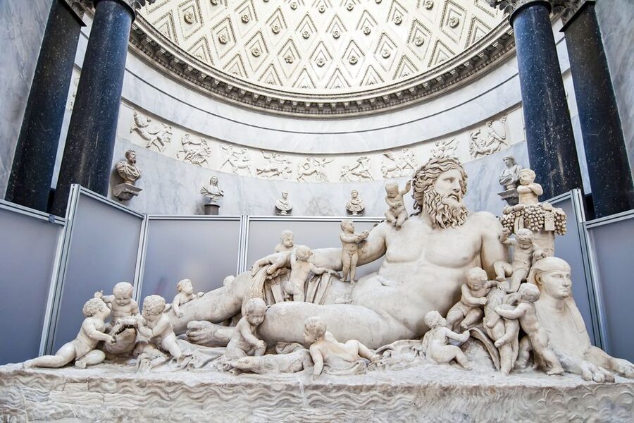 Rome: Vatican Museums & Sistine Chapel Skip-The-Line Ticket - The route through Vatican Museums: courtyards, maps, tapestries, and the big rooms