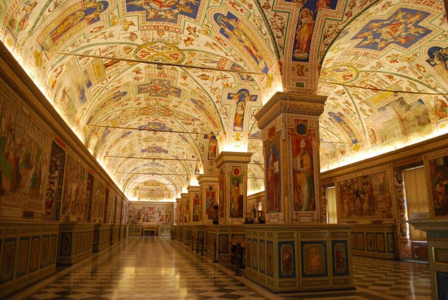 Rome: Vatican Museums & Sistine Chapel Skip-the-Line Tour - What the guide experience feels like in the real world