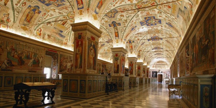 Rome: Vatican, Sistine Chapel & St.Peter's Basilica Tour - How the best guides make the time feel worth it