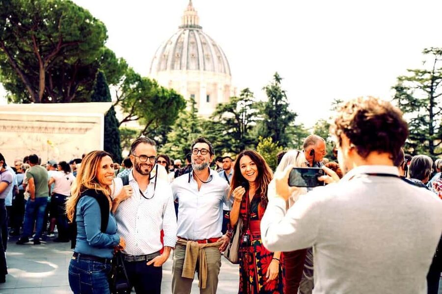 Rome: Vatican & Sistine Chapel Tour + Optional Colosseum - Meeting at Viale Vaticano 100, then getting through the real bottleneck