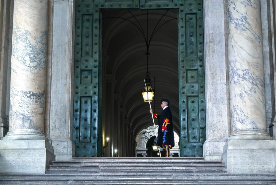Rome: Vatican & Sistine Chapel Tour + Optional Colosseum - Timing, crowds, and why your start time matters
