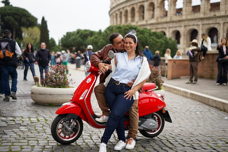 Rome Vespa Tour with Professional Photoshoot - Circus Maximus pass-by, a fast look at ancient scale