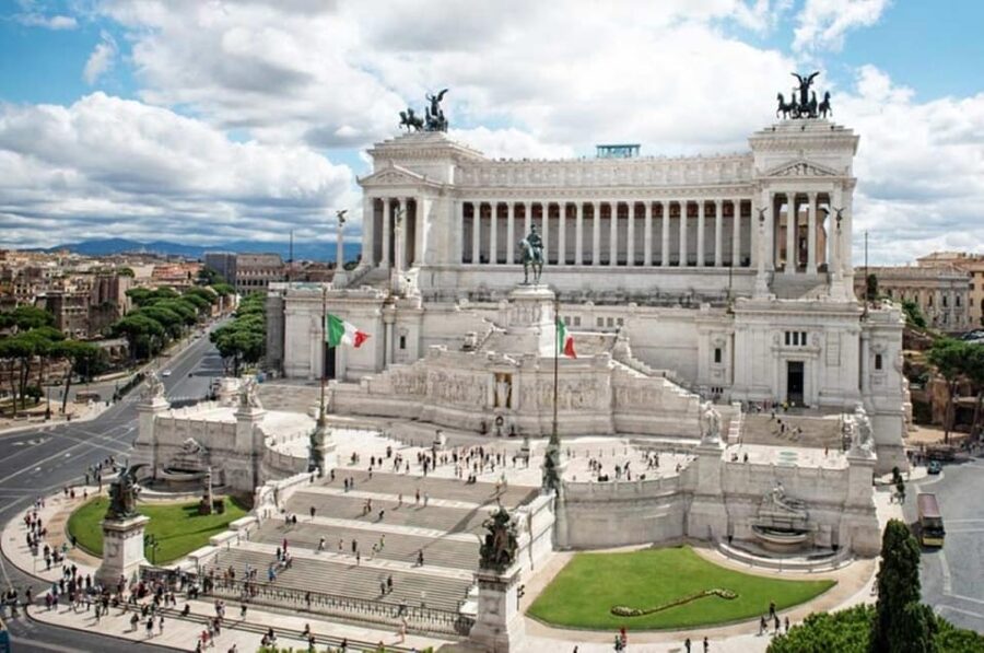 Rome: Vittoriano with Rooftop & Palazzo Venezia Hosted Entry - Priority Entrance at the Vittoriano, Skip the Line Feel