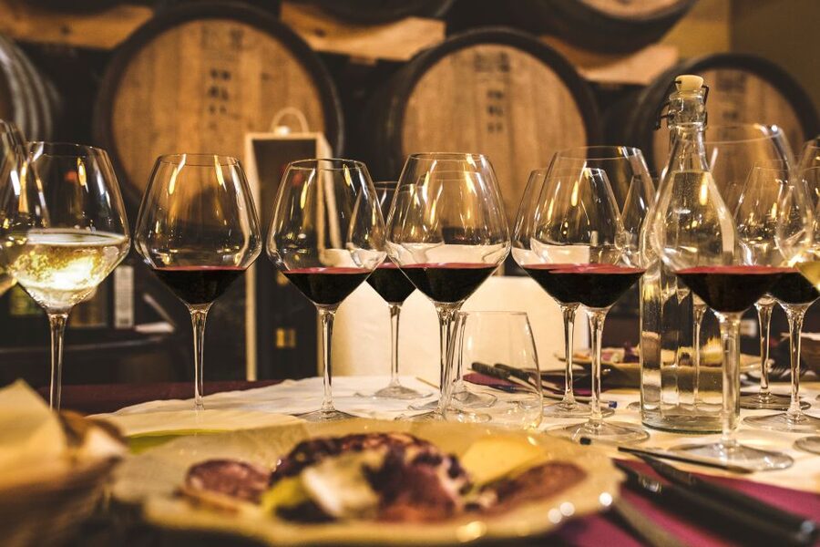 San Gimignano: Lunch or Dinner at a Winery with Wine Tasting - What you taste at a Chianti winery meal: wine, olive oil, and real pairing