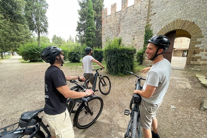 San Gimignano, Siena, Monteriggioni, Chianti Day Trip with Lunch & Wine Tasting - Monteriggioni fortress village: 40 minutes of storybook walls